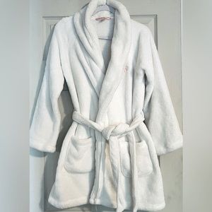 Victoria Secret’s Plush Robe White XS/small new with out tags.